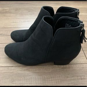 🌼Short black booties